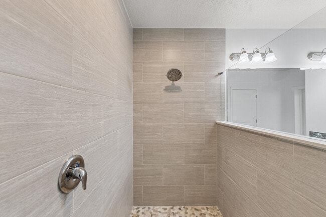 Building Photo - 531 Topeka Rd SW