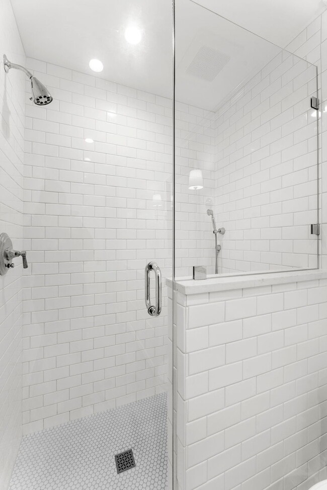 Building Photo - 1481 Center St Ext