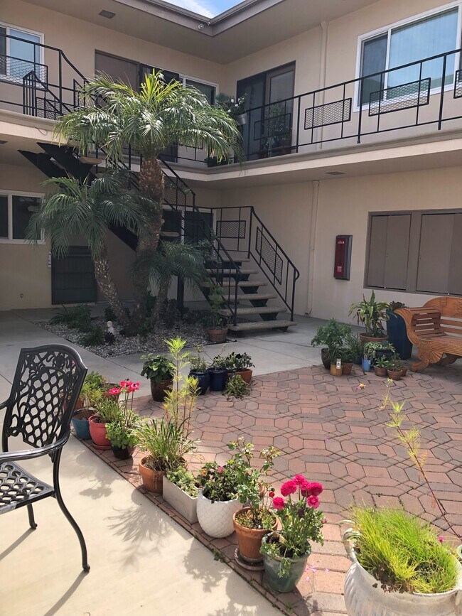 Building Photo - 5326 Lorna St