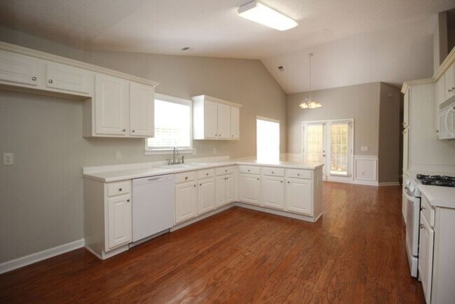 Building Photo - Huge Ranch home!