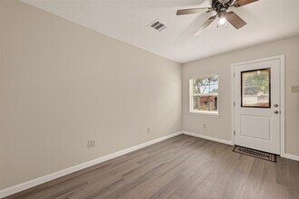 Building Photo - 14022 Rosecrest Dr