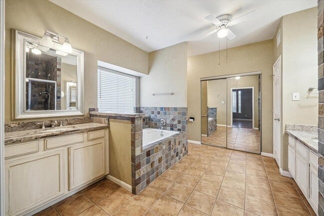 Building Photo - 12714 Orchard Hollow Way
