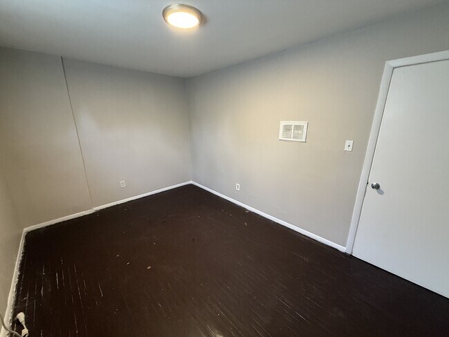 Building Photo - 2086 Hubert Ave
