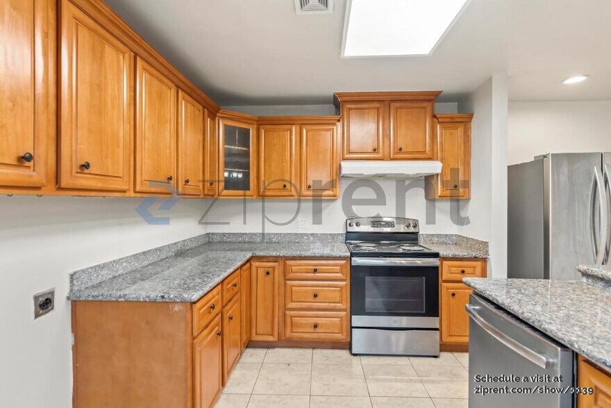 Building Photo - 685 Carmar St