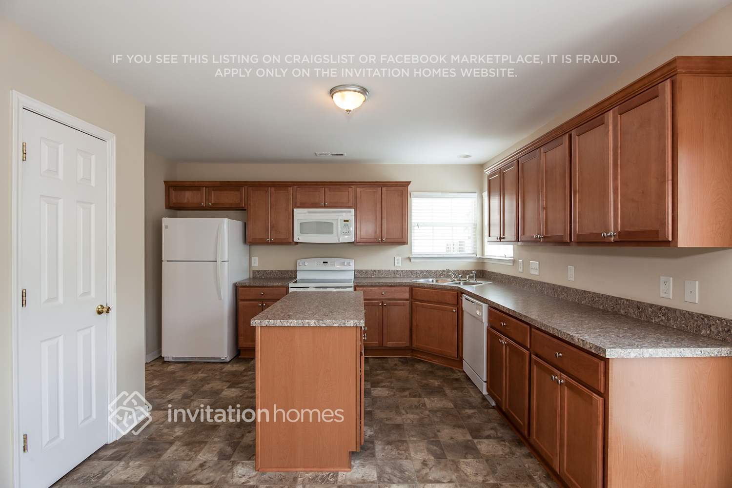 Building Photo - 8422 Oak Dr