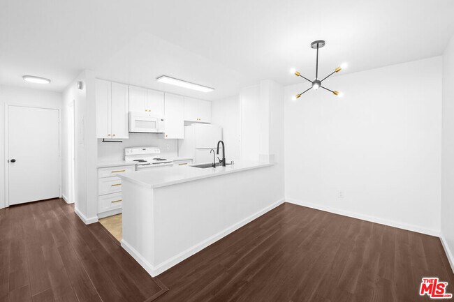 Building Photo - 4900 Overland Ave