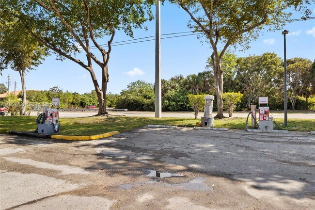 Building Photo - 1133 Benoist Farms Rd