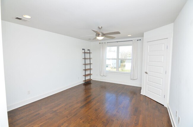 Building Photo - Stunner in East