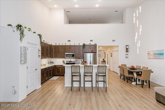 Building Photo - 779 Simeon Dr