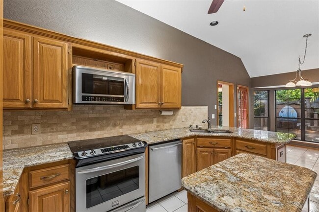 Building Photo - 1820 Chelsea Dr