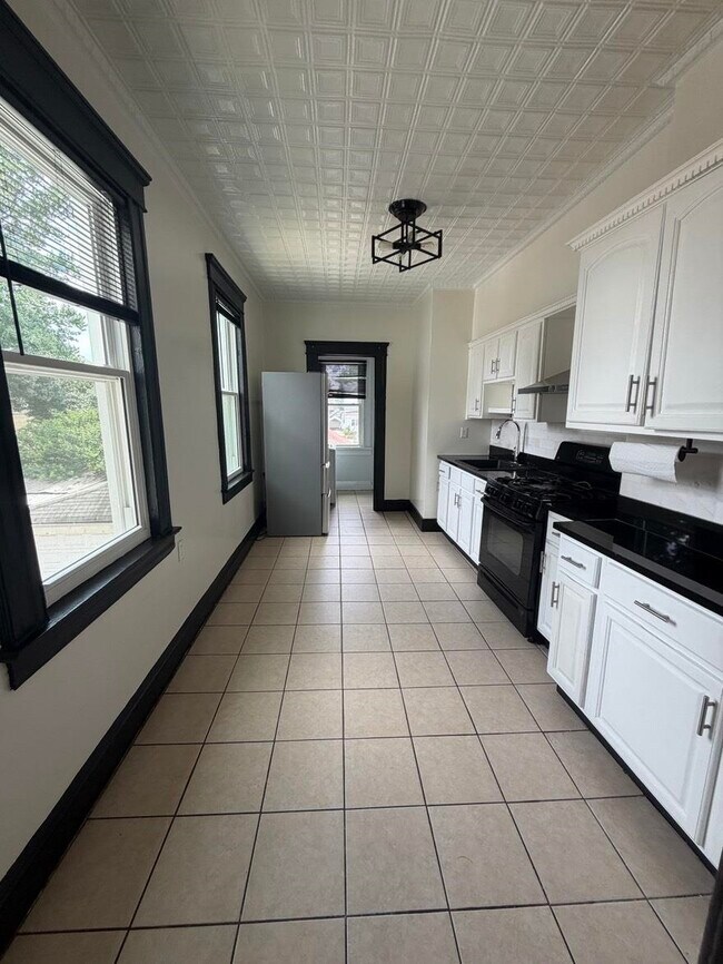 Building Photo - 425 75th St