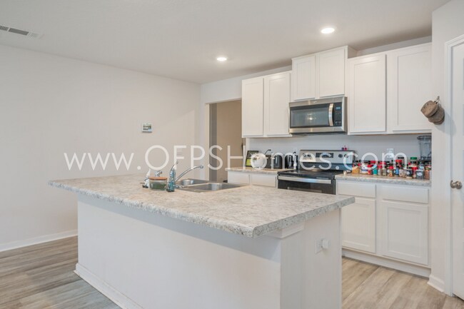 Building Photo - 4/2 in Pace Community!! AVAILABLE SEPTEMBER 2026!