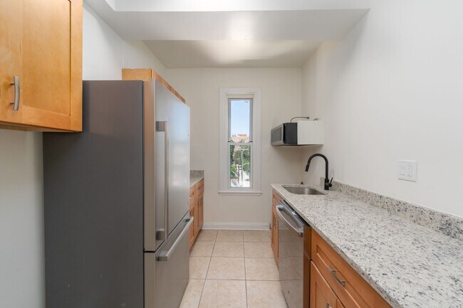 Building Photo - Newly Remodeled 1-Bedroom with Office Space, 1-Bathroom Near Johns Hopkins University