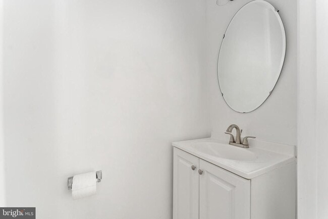 Building Photo - 7102 Finch Ln