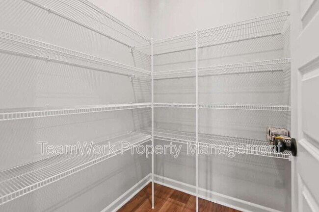 Building Photo - 376 Tiliwa St