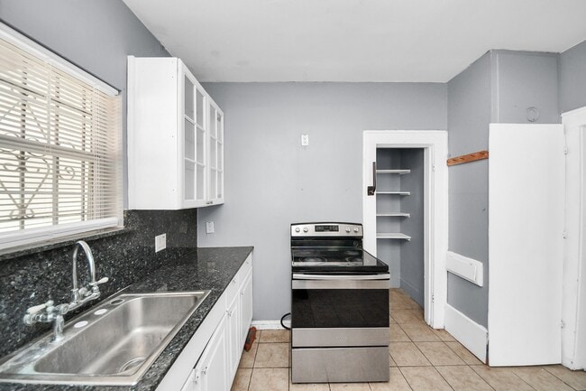Building Photo - 3319 Holman St