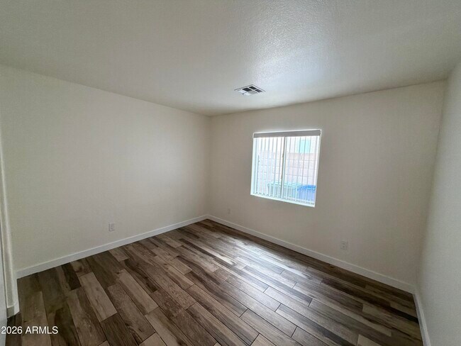 Building Photo - 12710 W Ash St