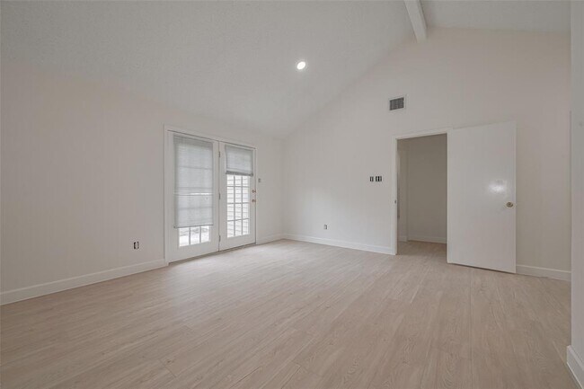 Building Photo - 15934 Barbarossa Dr
