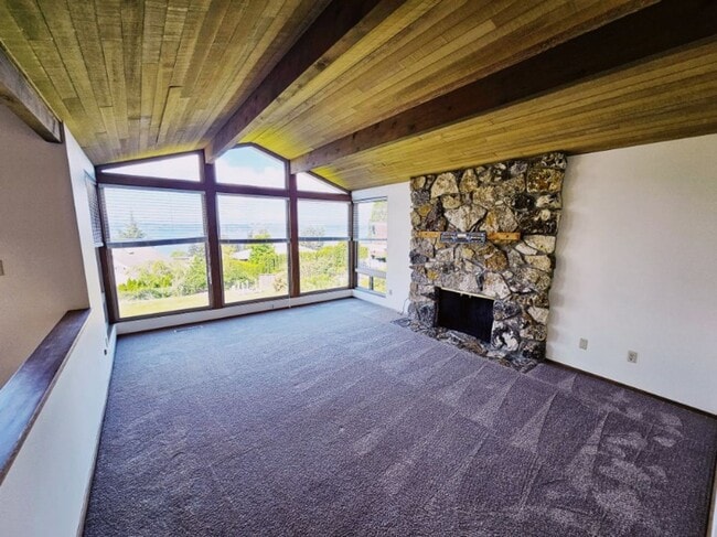 Building Photo - 4 Bed 2.5 Bath Kirkland - Lake WA Schools