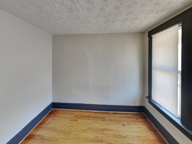 Building Photo - 286-288 E 16th Ave-288