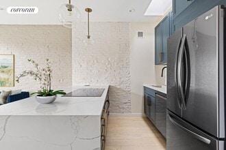 Building Photo - 343 E 92nd St