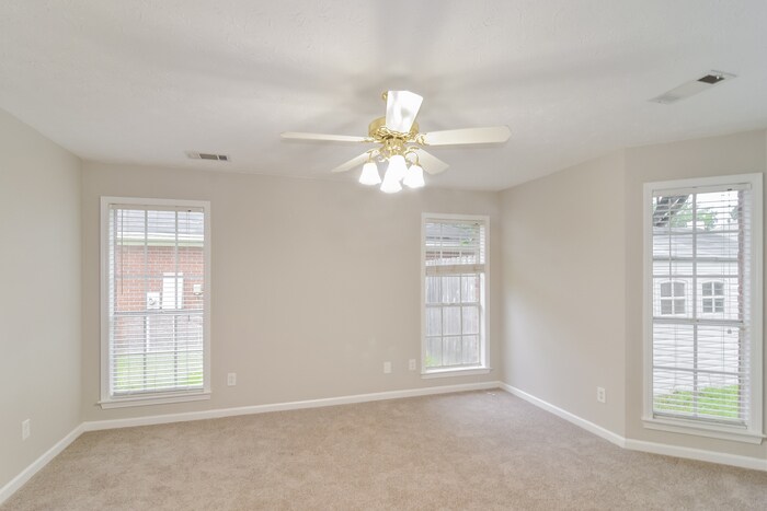 Building Photo - 7125 Fair Oaks Ct