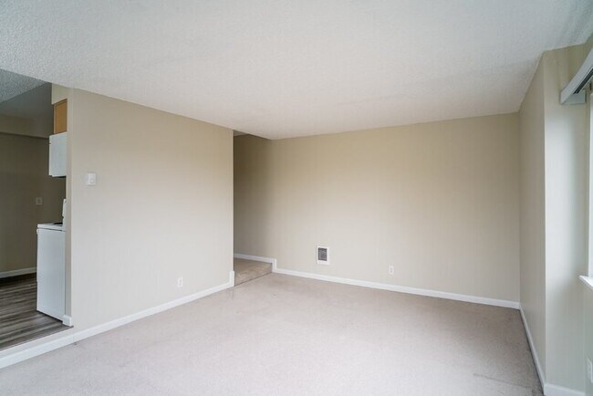 Building Photo - 4314 Southwest View Point Ter