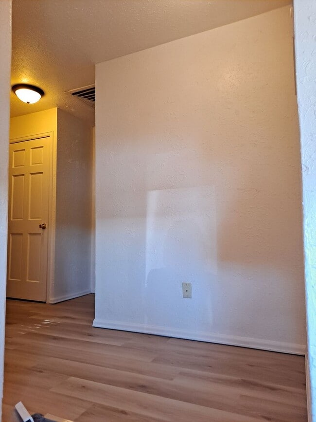 Building Photo - 40131 US-50