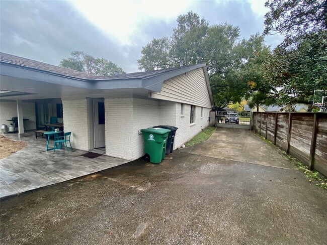 Building Photo - 5250 Birdwood Rd
