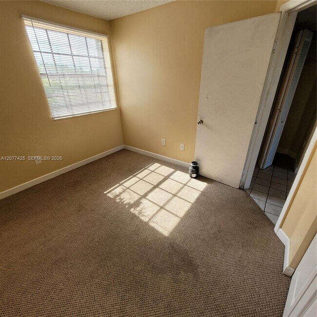 Building Photo - 1051 Jefferson Dr
