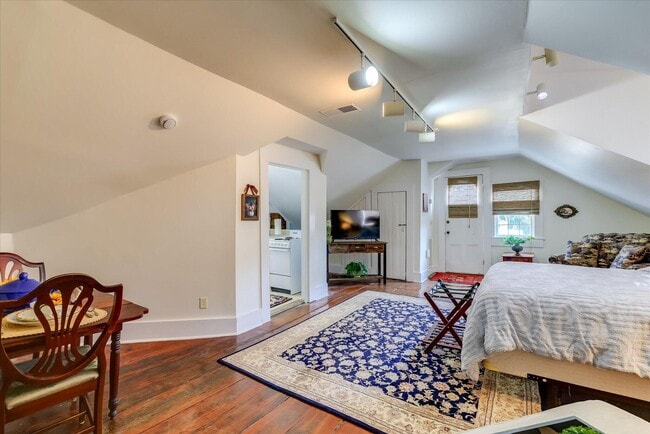 Building Photo - 241 Laurens St SW