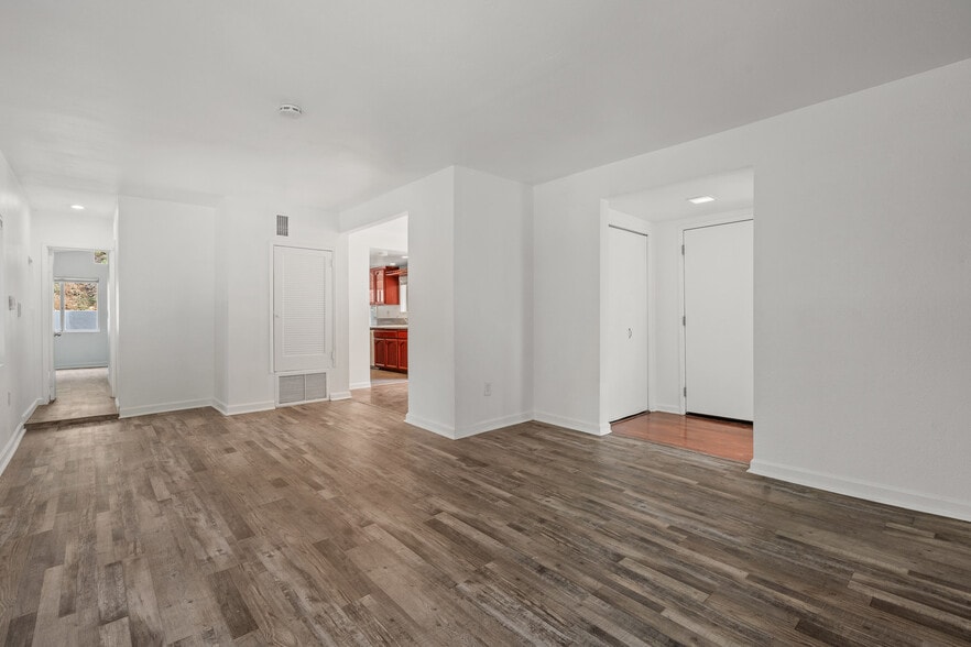 Building Photo - 1628 N Beverly Glen Blvd