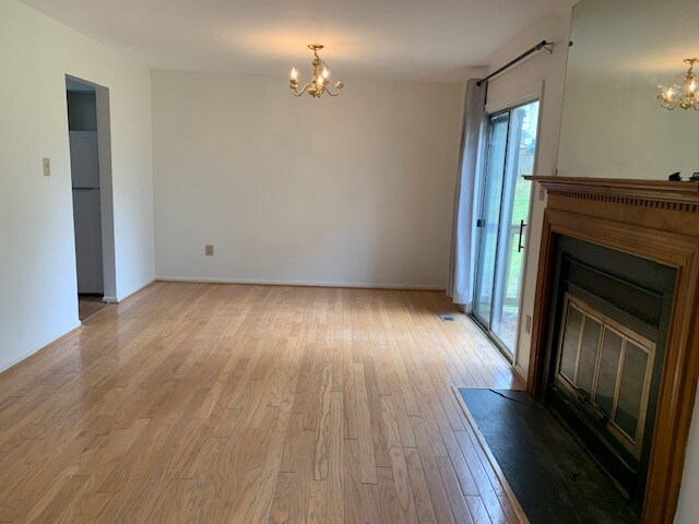 Living area - 8513 London Bridge Way