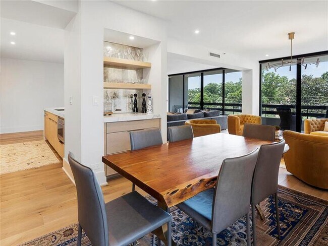 Building Photo - 2660 Peachtree Rd NW