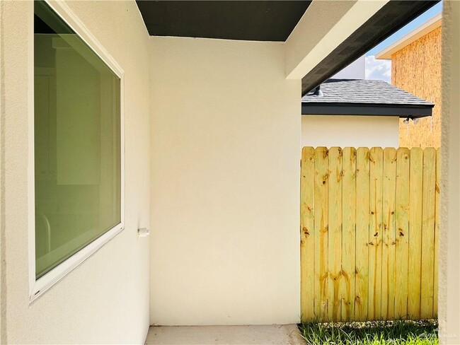 Building Photo - 18 San Andres