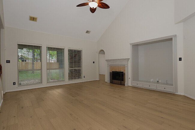 Building Photo - 14 Filigree Pines Pl