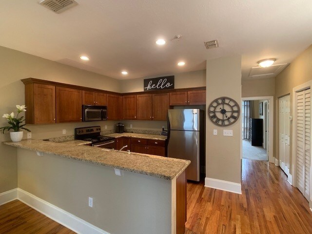 Building Photo - 415 St Francis St