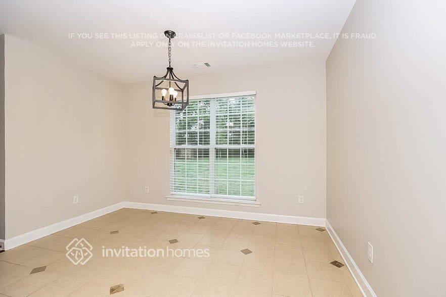 Building Photo - 214 Glade Dr
