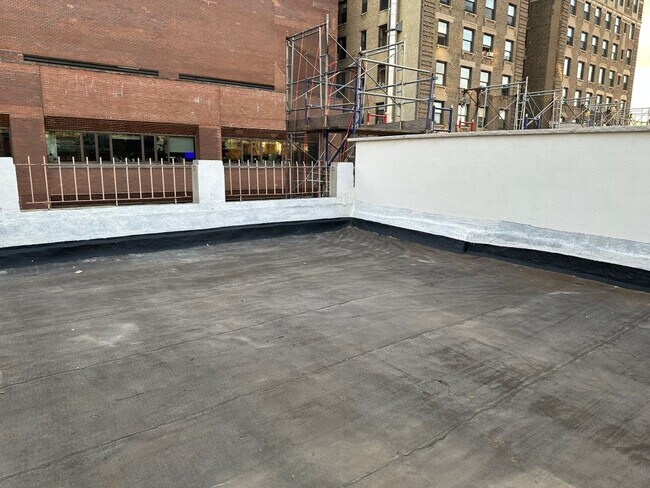 Building Photo - 605 W 112th St