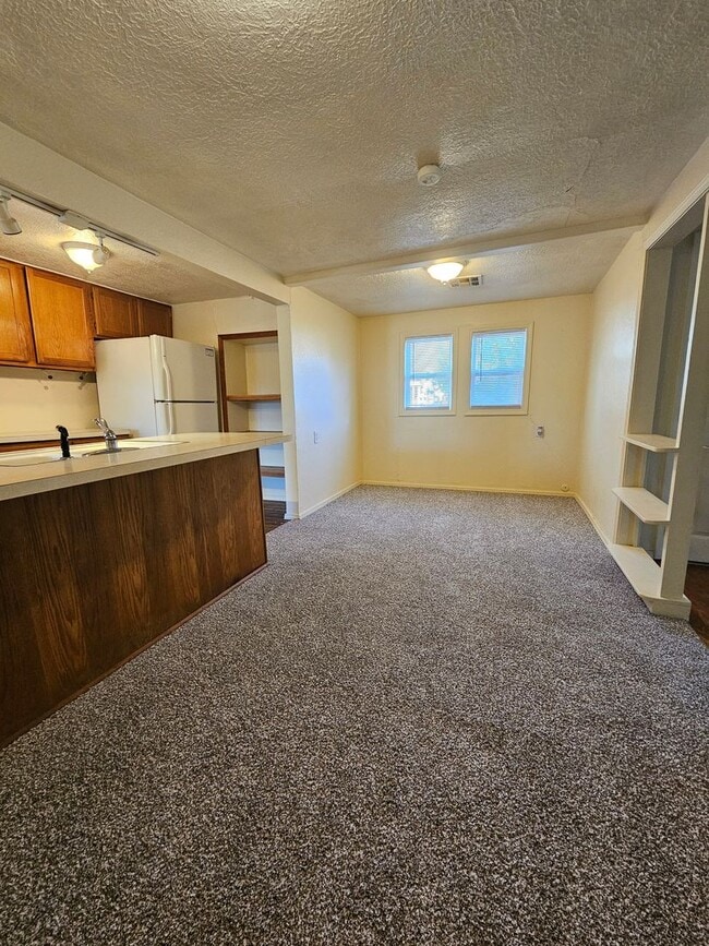 Building Photo - (2) Bed/(1) Bath in Core Norman Avail NOW! Video Tour!