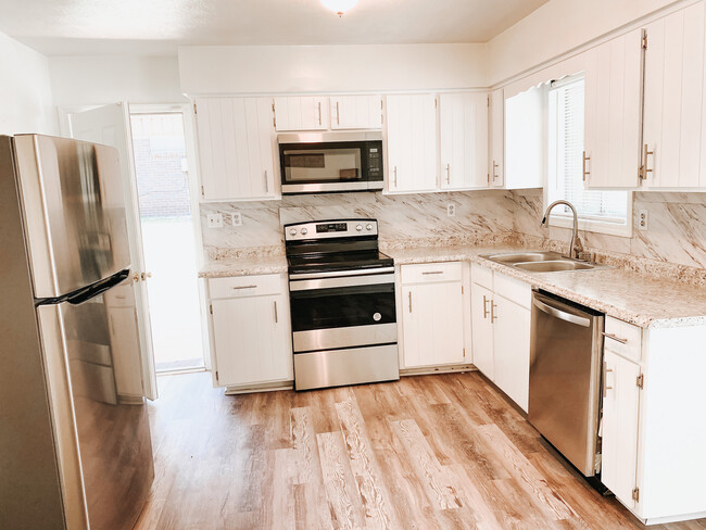 Building Photo - 5225 Woodsey Way