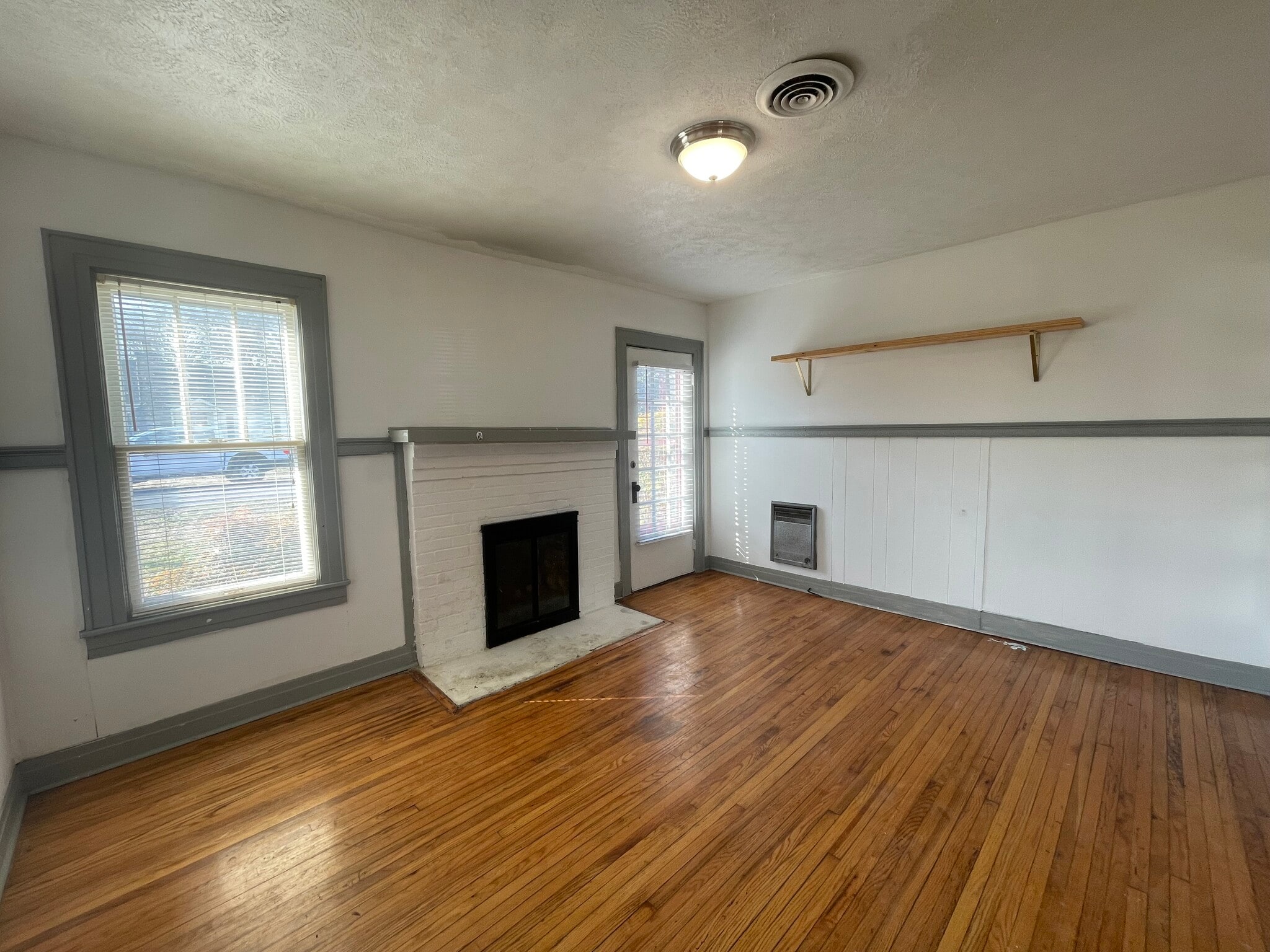 Building Photo - 403 Martin Ave