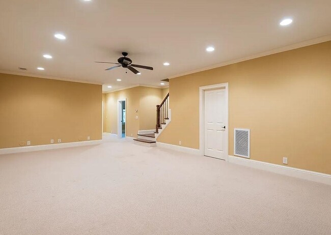 Building Photo - 1111 Regency Dr