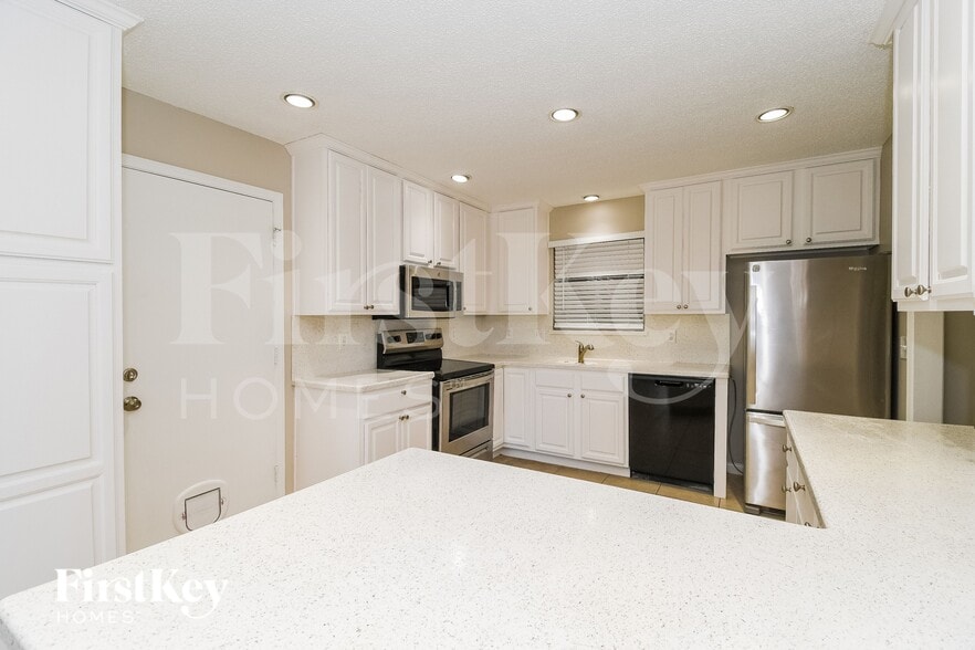 Building Photo - 8801 Coventry Ct