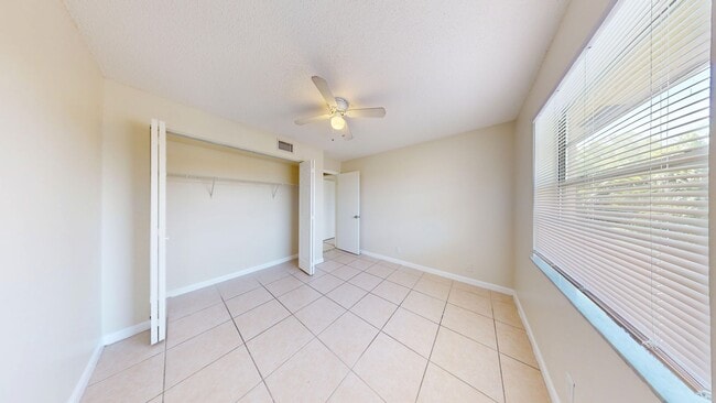 Building Photo - 2BD/2BA Condo in West Palm Beach!!