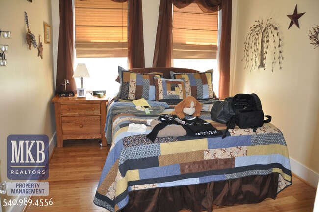 Building Photo - Grandin area 3 bedroom home