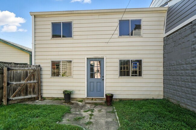 Building Photo - 843 Overton St