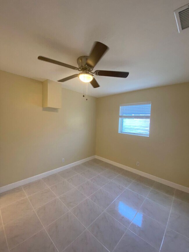 Building Photo - Beautiful 3-bedroom home located in Delray...