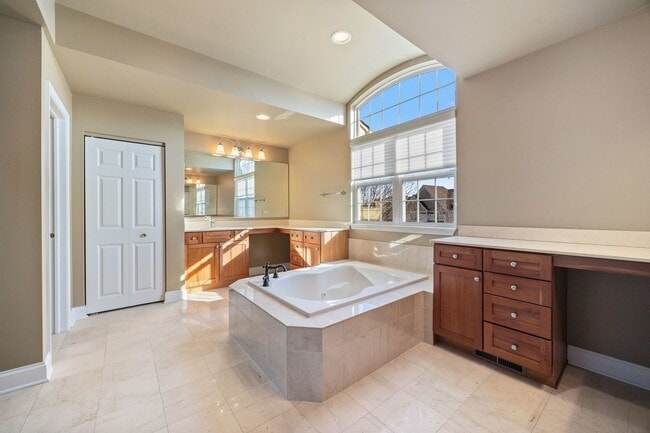 Building Photo - 408 N White Deer Trail