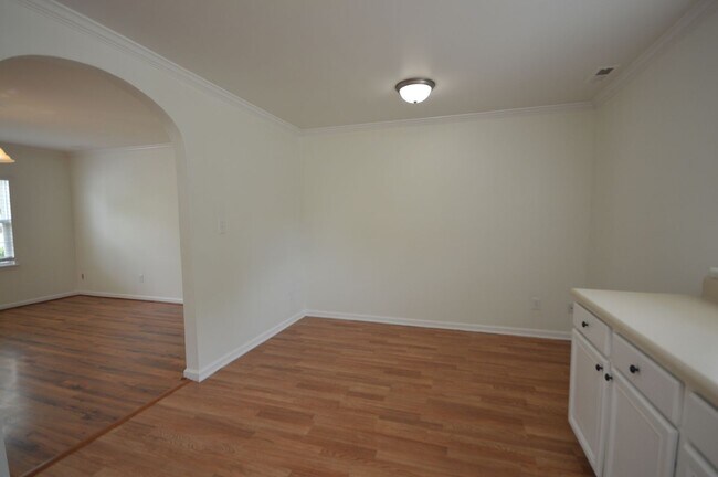 Building Photo - 404 Hanson Rd